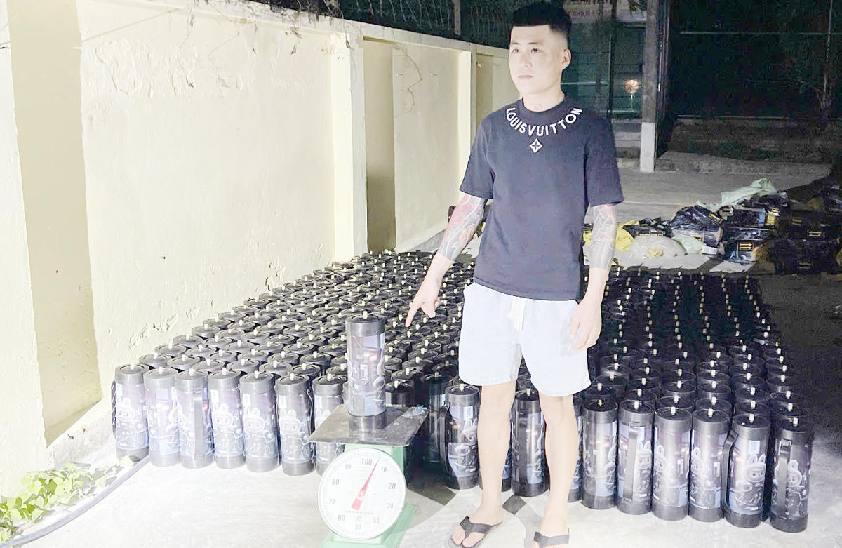 Đồn BP cửa khẩu Hoành Mô bắt giữ đối tượng vận chuyển khi cười. Ảnh: Đồ BP cung cấp,