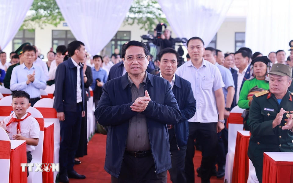 Thủ tướng Phạm Minh Chính đến dự Lễ khởi công tại điểm Trường nội trú liên cấp Tiểu học và Trung học cơ sở xã Yên Khương, Thanh Hóa. (Ảnh: Dương Giang/TTXVN).