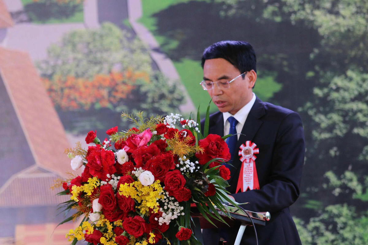 Ông Nguyễn Minh Tiến, Phó Chủ tịch UBND tỉnh Sơn La phát biểu tại Lễ khởi công. Ảnh: H.H