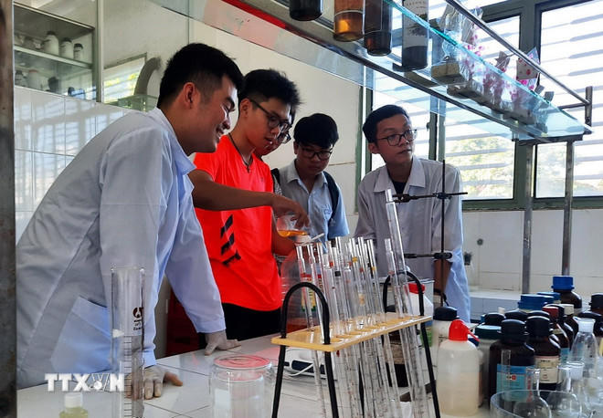 Phòng nghiên cứu trường Đại học Sư phạm kỹ thuật (Đại học Đà Nẵng). (Ảnh: TTXVN phát).