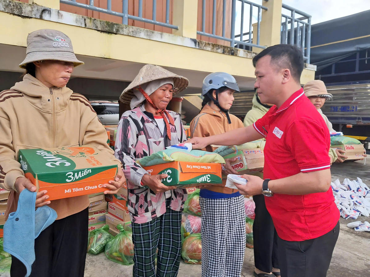 Hội Chữ thập đỏ cứu trợ khẩn cấp người dân 3 tỉnh bị ảnh hưởng bởi bão số 13