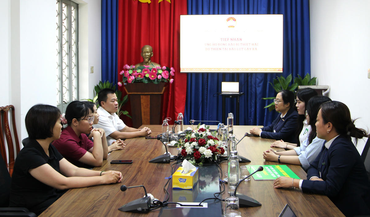 Đại diện Văn phòng Uỷ ban Trung ương Mặt trận Tổ quốc Việt Nam và các doanh nghiệp chia sẻ về hoạt động hỗ trợ cộng đồng. Ảnh: Q. Định.