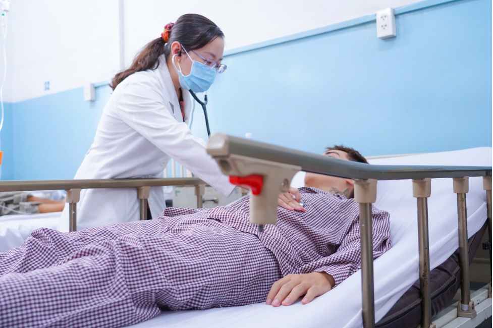 Một bệnh nhân nghi ngộ độc sau ăn bánh mì ở TP.HCM hiện đang điều trị ở Bệnh viện Nhân dân Gia Định. Ảnh: BV Gia Định cung cấp.