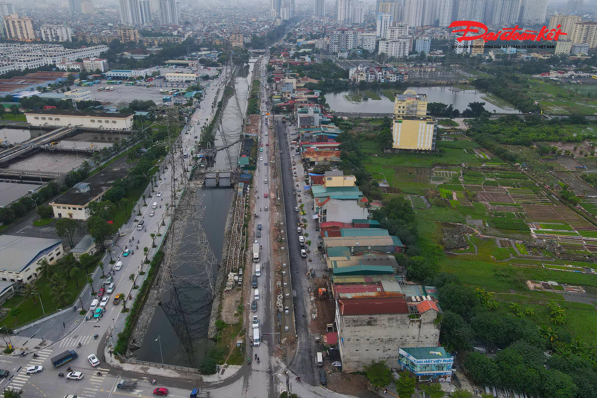 Lãnh đạo phường Hoàng Mai cho biết, tính đến tháng 9 đã phê duyệt phương án đền bù cho 1.228 hộ và 21 tổ chức, với tổng số tiền hơn 1.074 tỷ đồng. Trong đó, 1.187 hộ và 21 tổ chức đã nhận tiền đền bù, chiếm khoảng 58% tiến độ GPMB. Như vậy, vẫn còn 42% diện tích GPMB với 245 hộ chưa được phê duyệt phương án và 61 phương án chưa nhận tiền, tương ứng với diện tích hơn 6.609 m2 và số tiền khoảng 231 tỷ đồng.