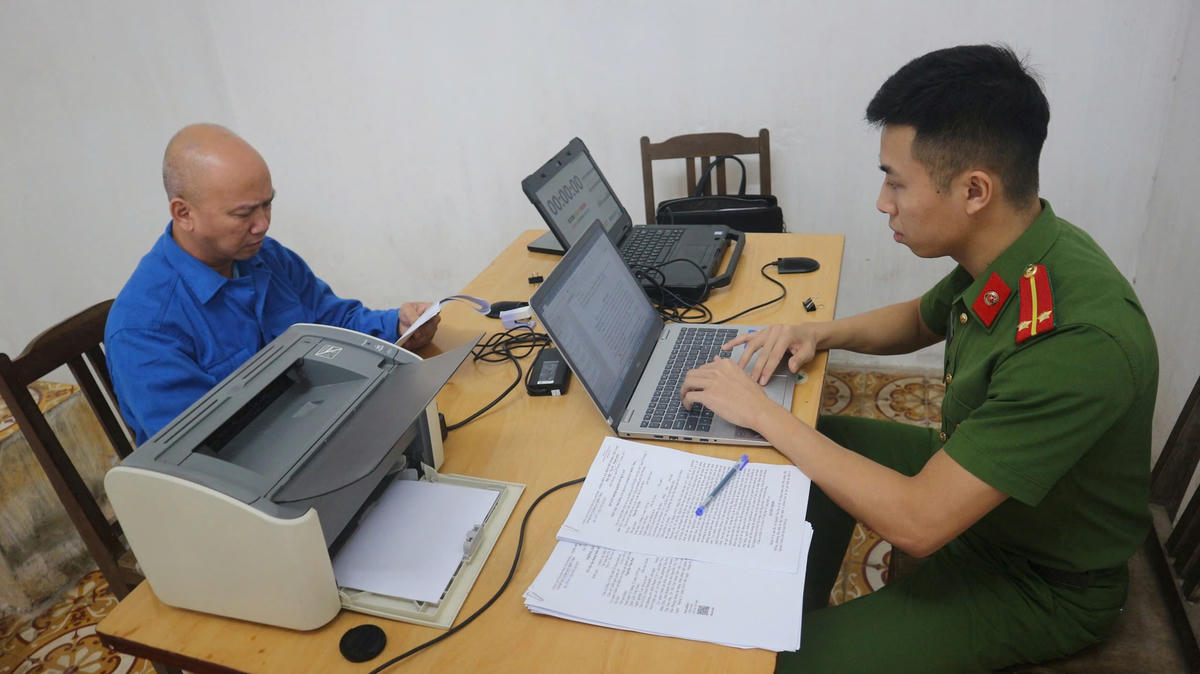 Các đối tượng Nguyễn Văn Đạt và Phạm Đức Anh tại cơ quan công an. Ảnh: Công an TP Hải Phòng. 