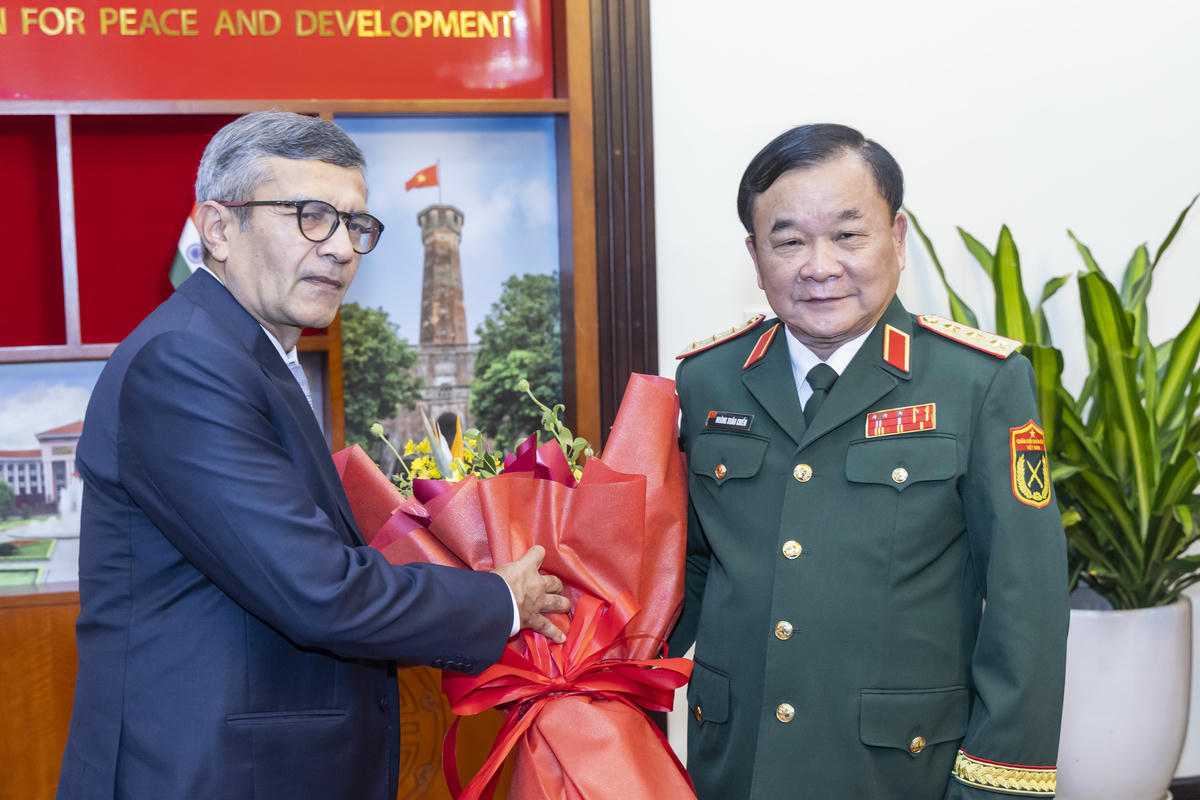 Thượng tướng Hoàng Xuân Chiến và Thư ký Quốc phòng Ấn Độ Rajesh Kumar Singh. Ảnh: Quang Vinh.