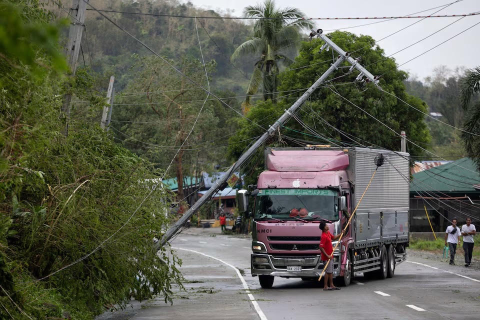 Cảnh tan hoang sau bão tại Nueva Vizcaya, Philippines. Nguồn: Reuters.