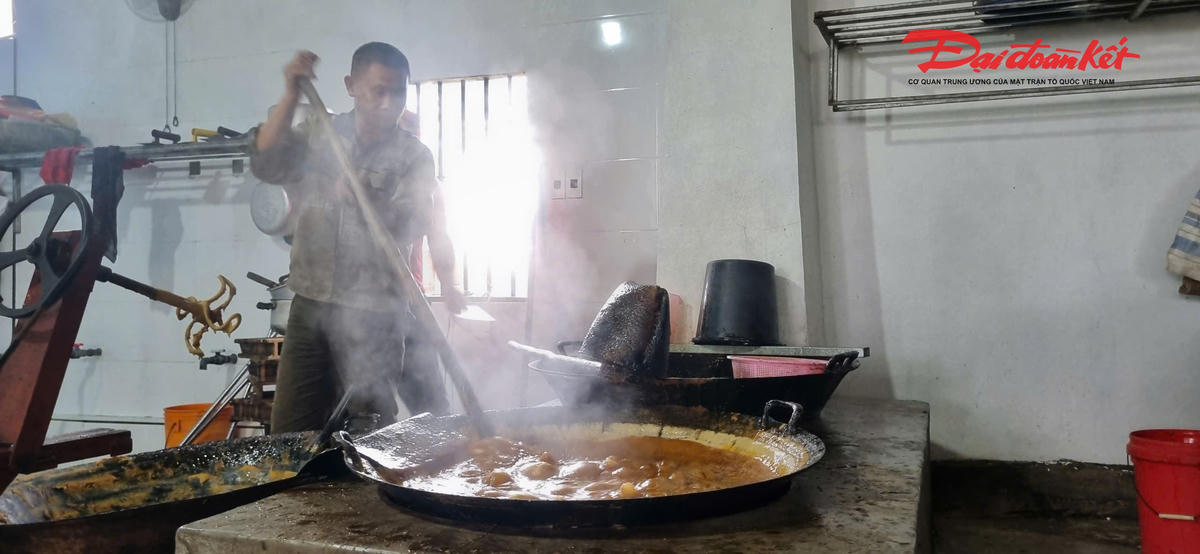 Cơ sở sản xuất đường phèn của gia đình anh Trần Văn Sáng trú tại xóm Xuân Lam, xã Nghĩa Hưng (Nghệ An). Ảnh: ĐB.