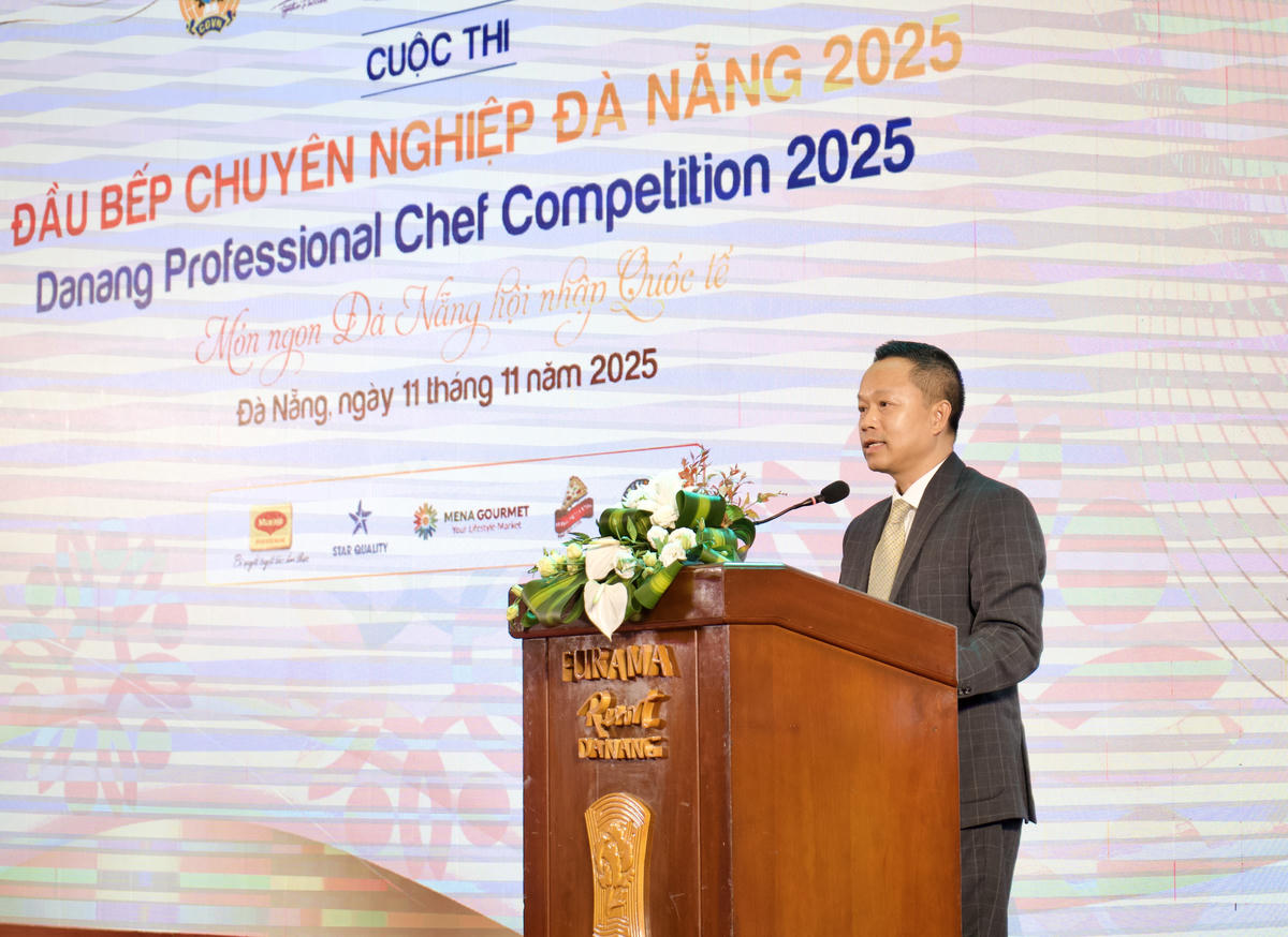 Ông Nguyễn Đức Quỳnh, Chủ tịch Hội Khách sạn Đà Nẵng cho rằng, những ý tưởng món ăn mới mẻ trình diễn tại cuộc thi đã tạo cảm hứng cho những định hướng phát triển bền vững ngành du lịch, khách sạn, ẩm thực Việt Nam. Ảnh: Nguyễn Tú.