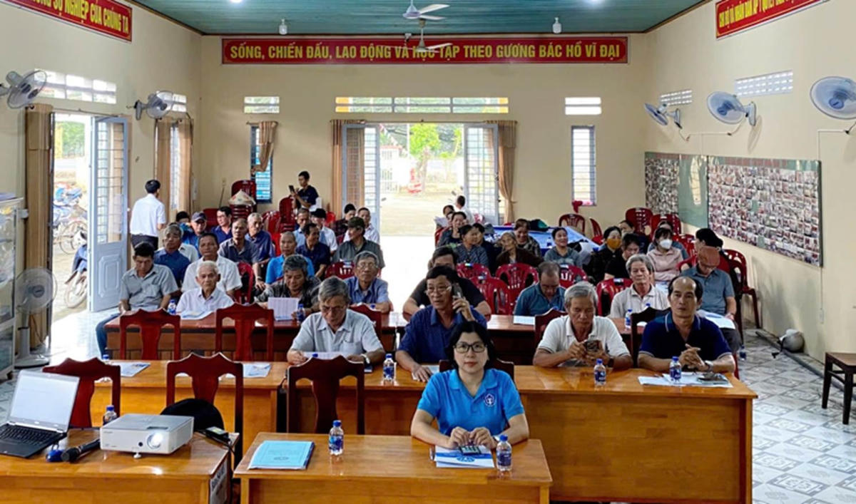 Thông qua hội nghị, người dân ở Ấp Xuân Tâm 1 đã nâng cao nhận thức về quyền lợi và trách nhiệm trong tham gia BHXH tự nguyện, BHYT hộ gia đình. Ảnh: HT