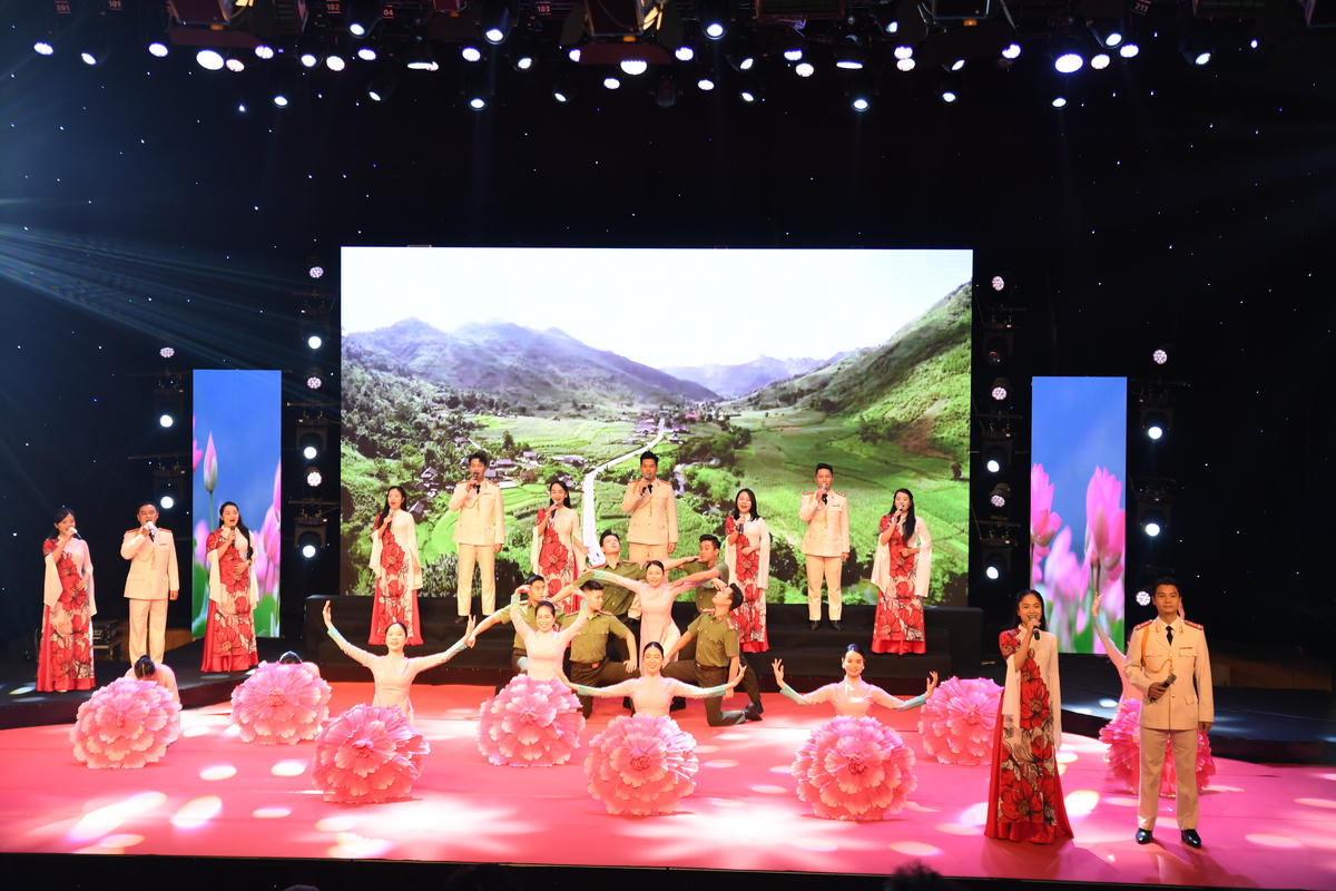 Một tiết mục biểu diễn nghệ thuật tại Lễ trao giải. Ảnh: Phạm Sỹ.