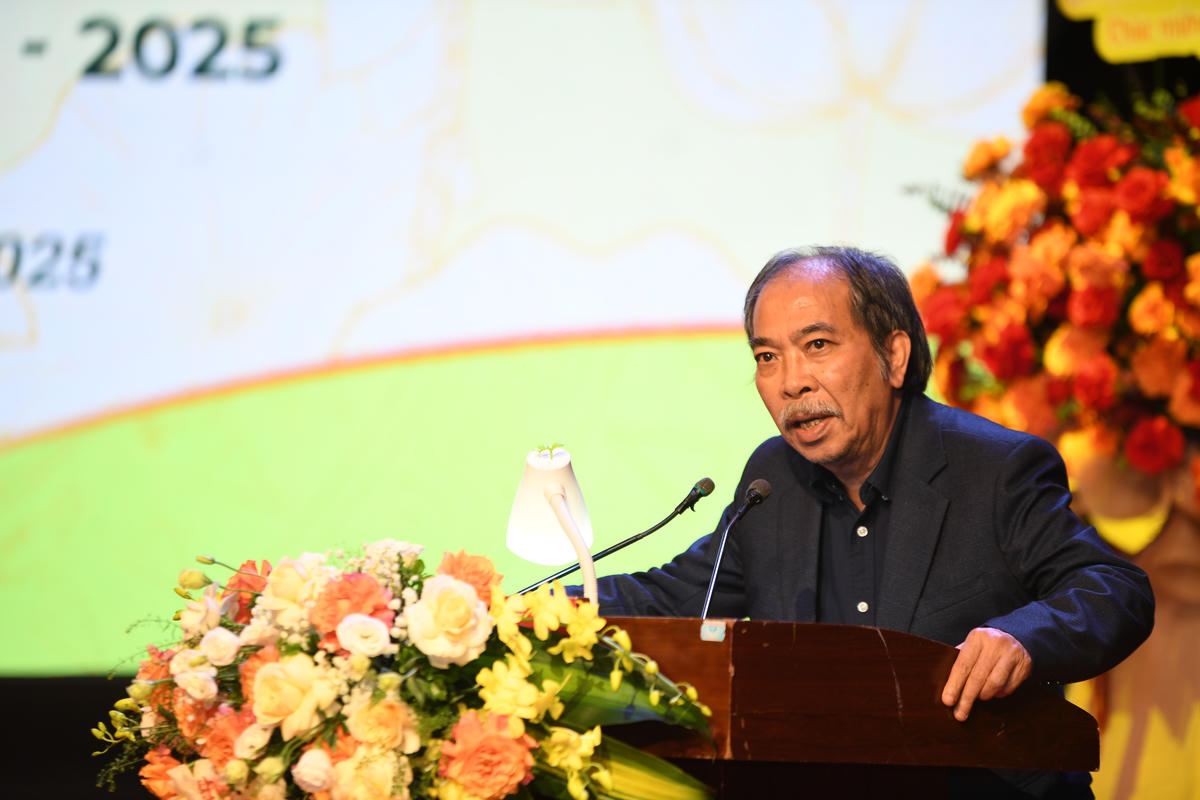 Nhà thơ Nguyễn Quang Thiều - Chủ tịch Hội Nhà văn Việt Nam, Đồng Chủ tịch Hội đồng chỉ đạo cuộc thi phát biểu. Ảnh: Phạm Sỹ.