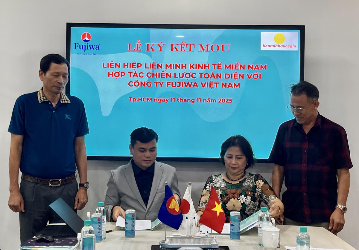 Lễ ký kết hợp tác nhằm thúc đẩy mô hình Hợp tác xã điện tử. Ảnh: Đ.Xá.