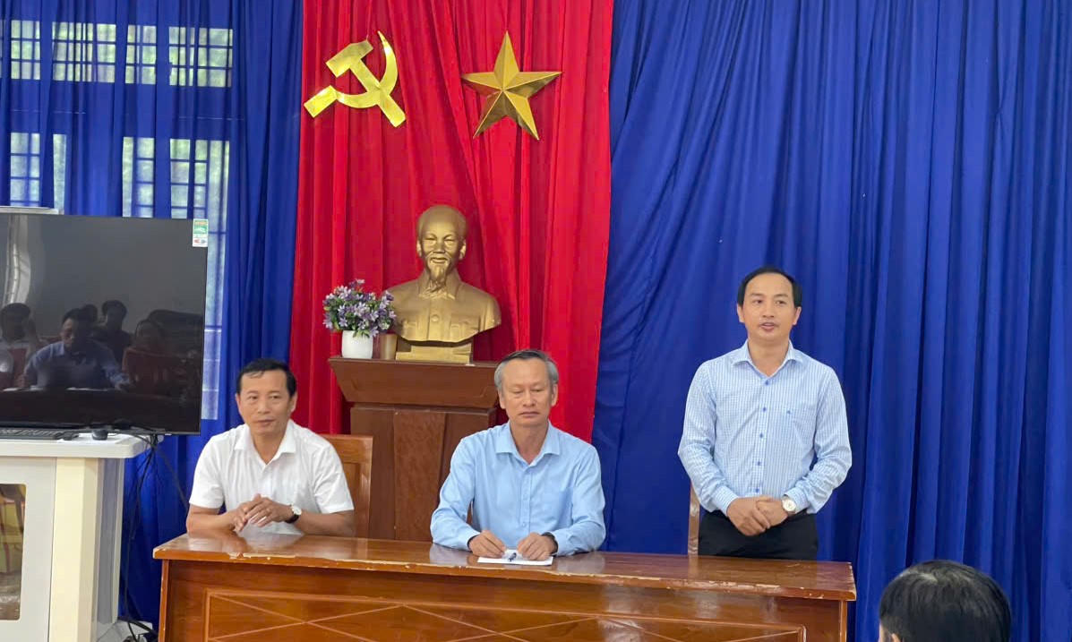 Bí thư Đảng ủy xã Trà Tân Nguyễn Hồng Lai phát biểu tại buổi họp. Ảnh: CV.