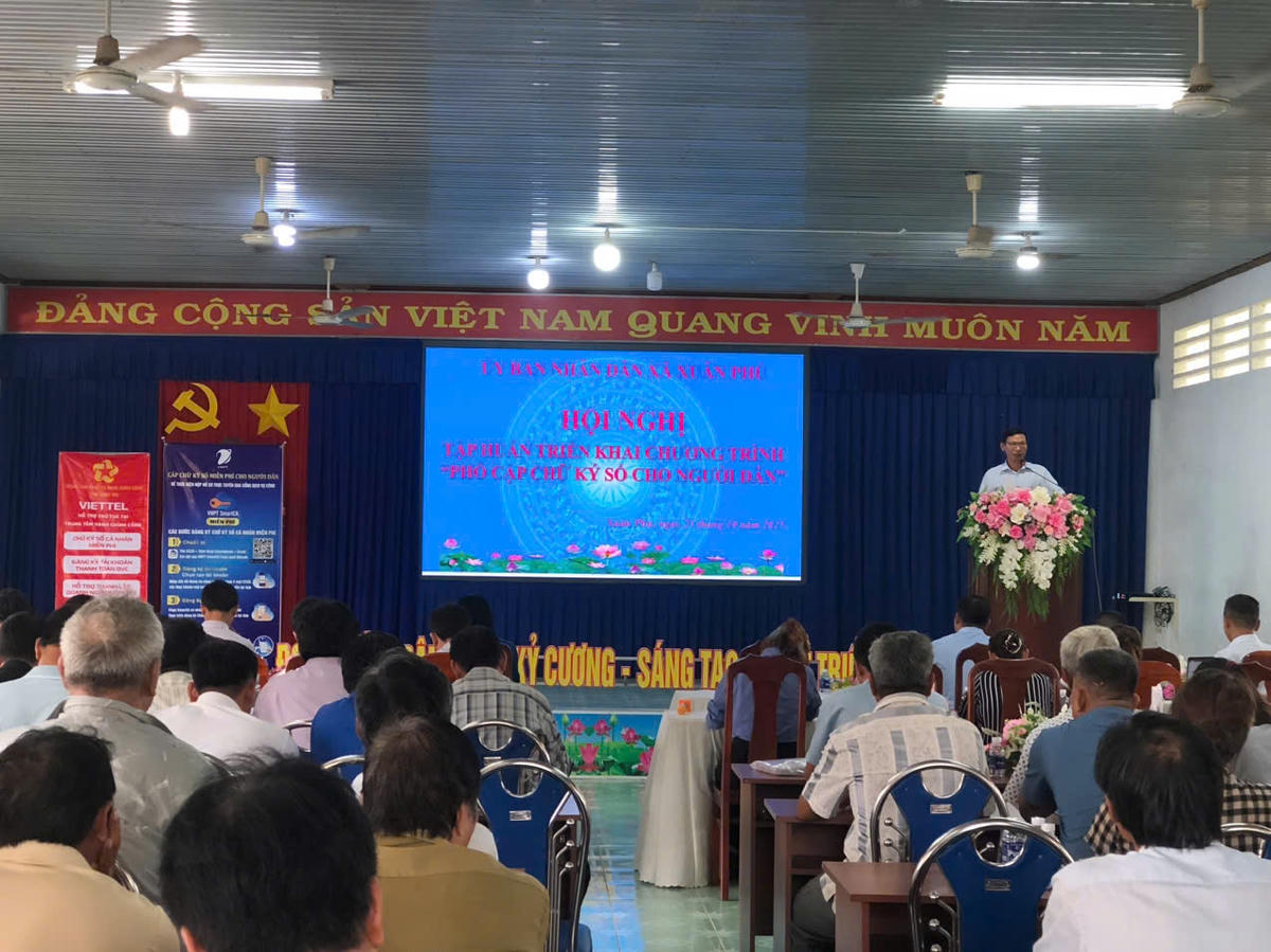 Nhiều địa phương trên địa bàn tỉnh Đồng Nai phát động chiến dịch 30 ngày phổ cập chữ ký số cho người dân. Ảnh: T. Nguyên