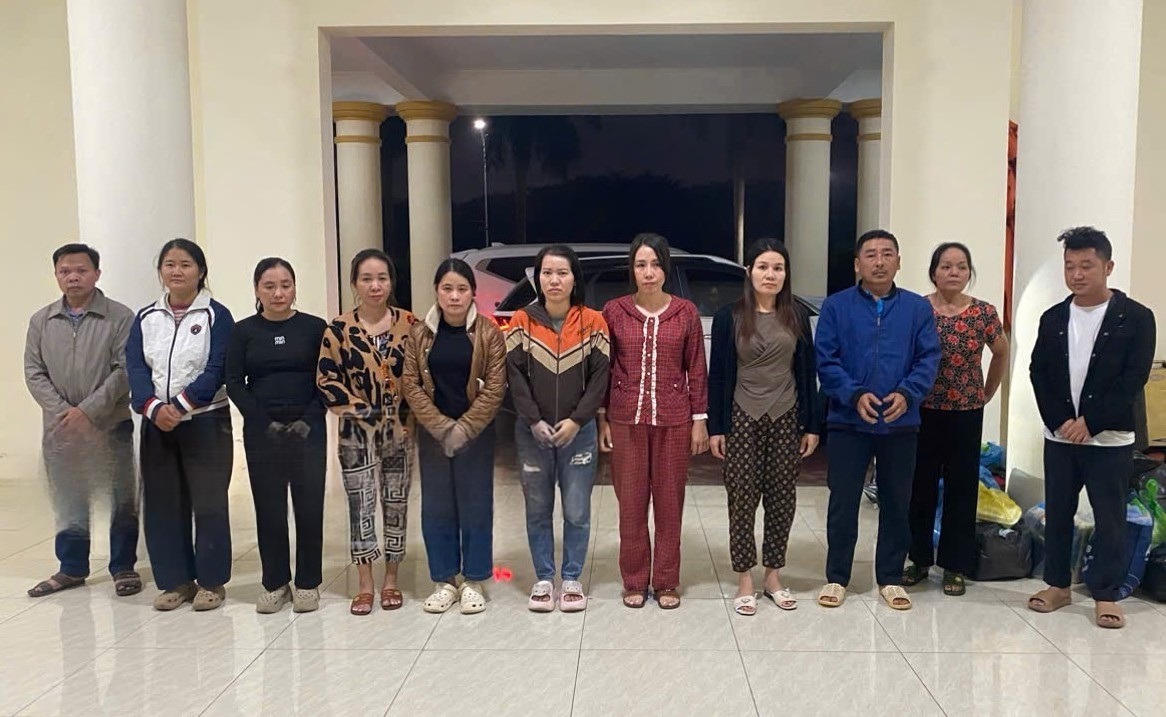 Nhóm người tổ chức mua bán số lô, số đề bị Công an bắt giữ. Ảnh: CANB