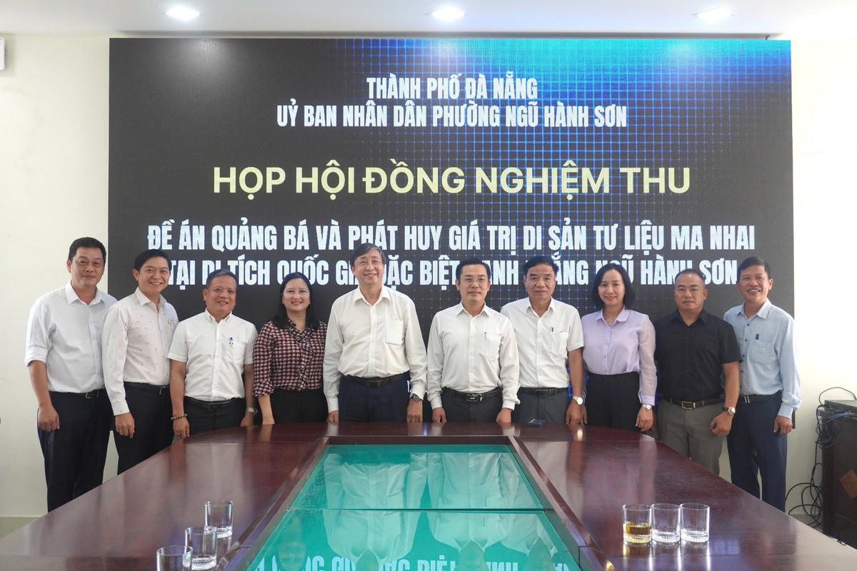 Hội đồng nghiệm thu đề án quảng bá và phát huy giá trị di sản tư liệu ma nhai. Ảnh: Như Ý.