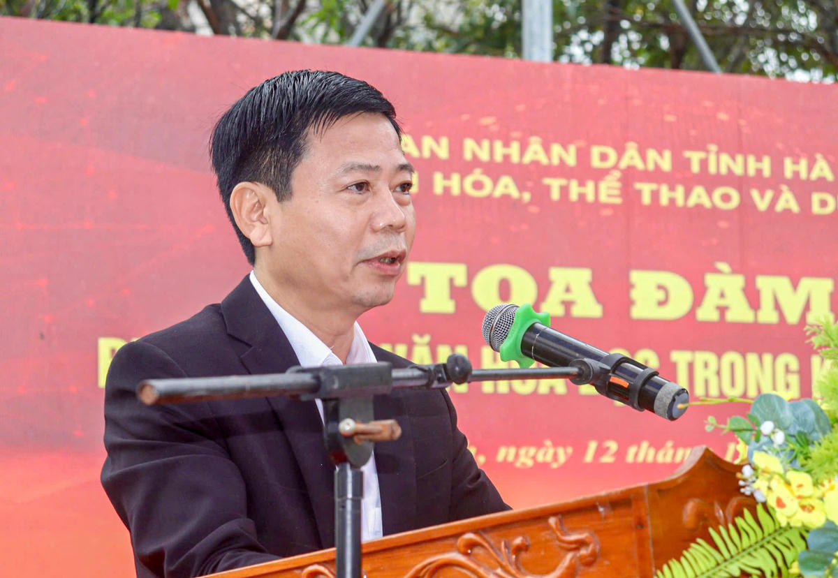 Ông Nguyễn Công Thành, Phó Giám đốc Sở VH-TT&DL Hà Tĩnh phát biểu khai mạc. 