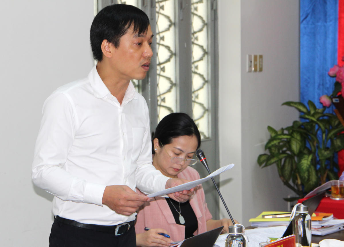 Ông Nguyễn Bình Minh – Chánh Văn Phòng Ủy ban Trung ương Mặt trận Tổ quốc Việt Nam báo cáo tổng hợp về công tác chuẩn bị đại hội của 4 địa phương. Ảnh: Q.Đ.