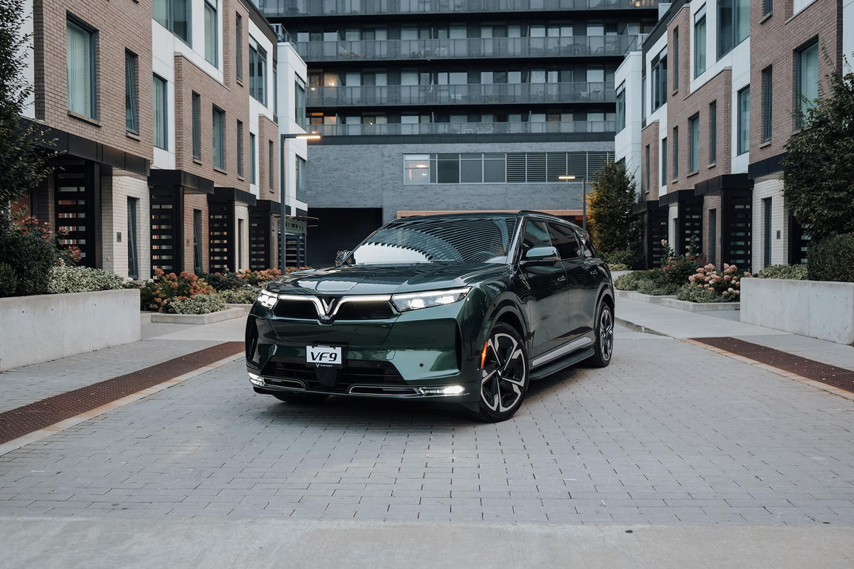 VinFast lập thêm kỷ lục mới - Bàn giao hơn 20.000 ô tô trong tháng 10/2025