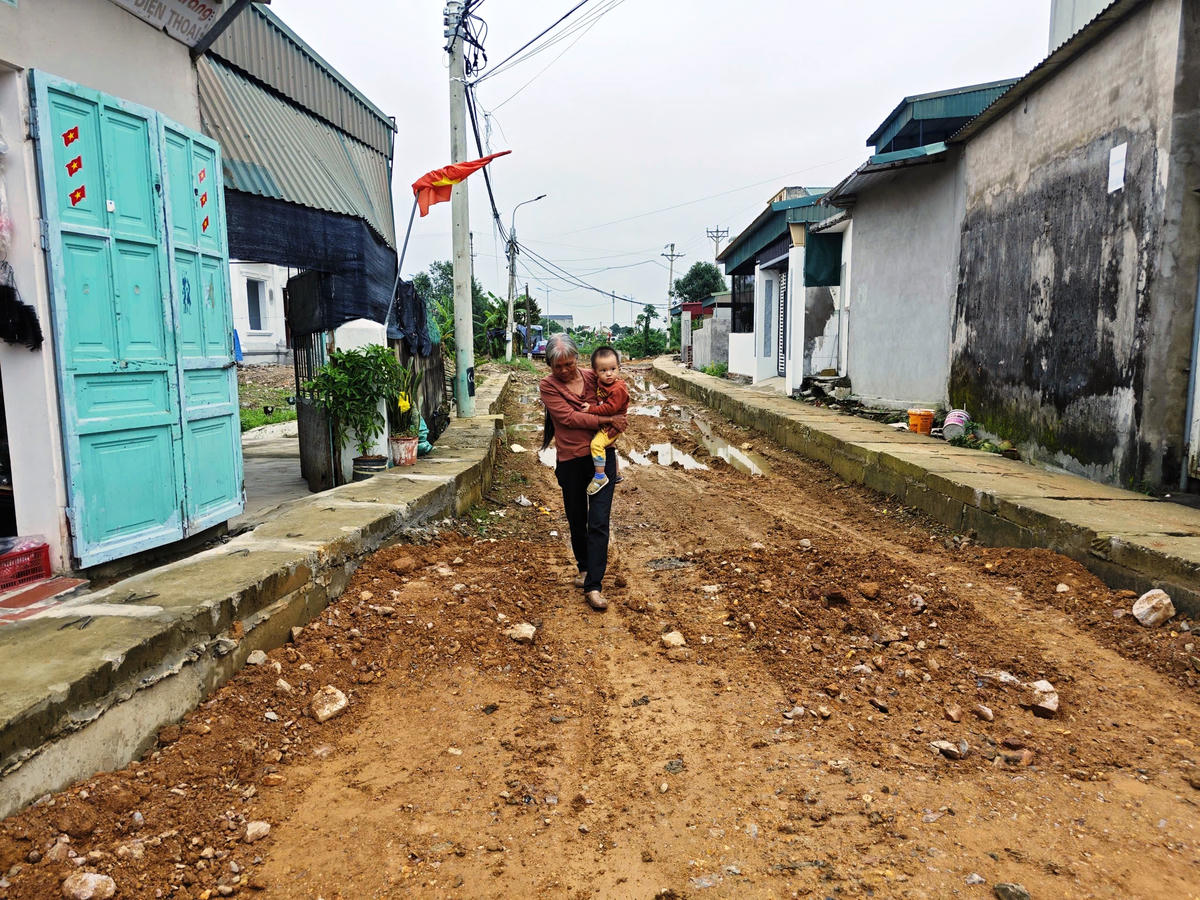 Con đường nham nhở.