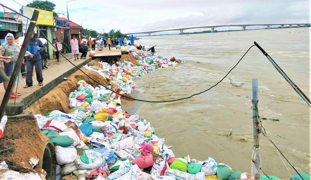 Một góc bờ kè An Lương, xã Duy Nghĩa bị sạt lở nghiêm trọng. Ảnh: Tấn Thành.