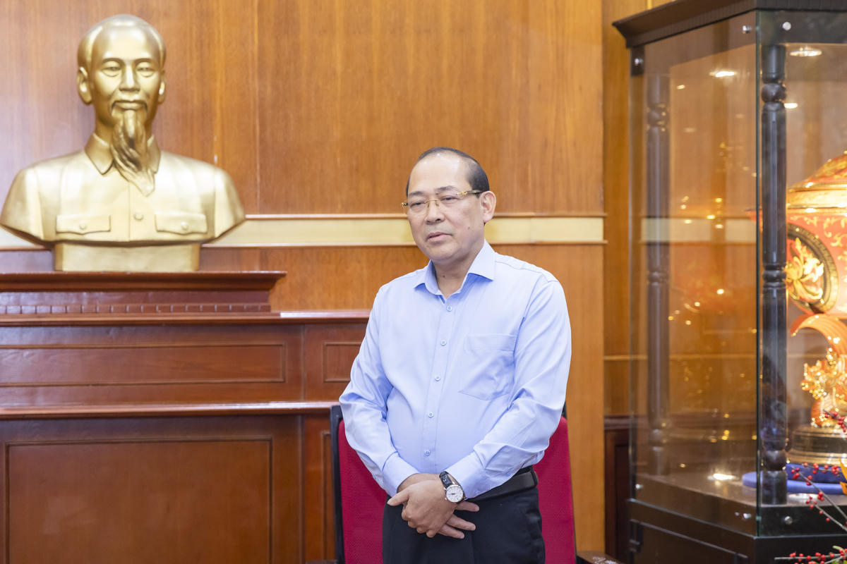 Phó Chủ tịch Hoàng Công Thủy phát biểu tại buổi tiếp nhận. Ảnh: Quang Vinh.