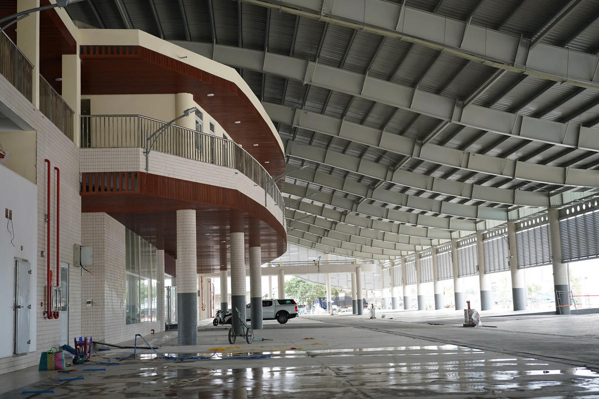 Công trình nâng cấp cải tạo khu nhà mua bán thủy sản (hệ thống cấp thoát nước và xử lý chất thải; chống thấm; cải tạo nền chợ...). Ảnh: Nguyễn Tú.