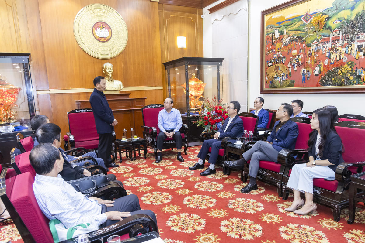 Quang cảnh buổi tiếp nhận. Ảnh: Quang Vinh.