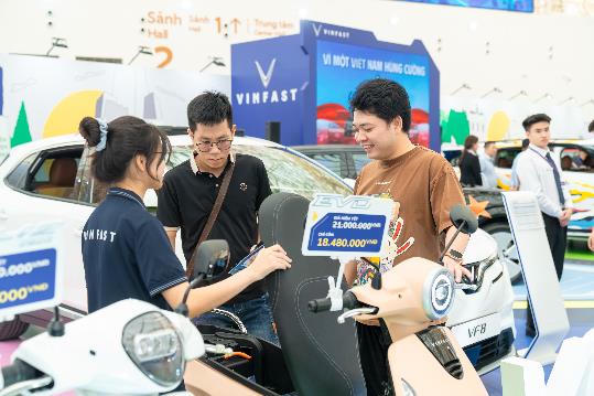 Các dòng ô tô và xe máy điện VinFast đang trở nên dễ tiếp cận hơn bao giờ hết với người Việt.