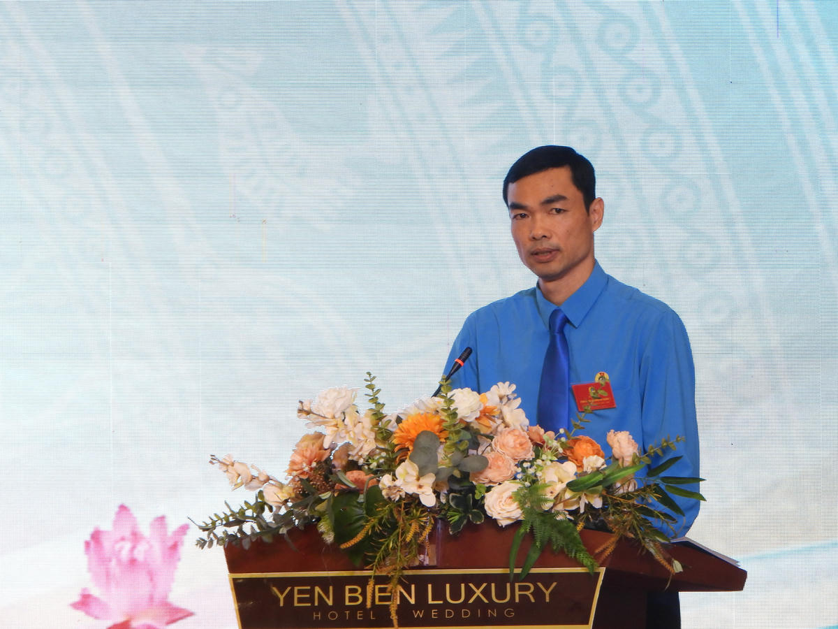 Ông Nguyễn Hữu Trúc - Phó Chủ tịch Liên đoàn Lao động tỉnh Tuyên Quang phát biểu tại Đại hội. Ảnh: T.Đ.