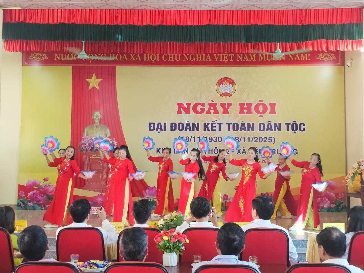 Tiết mục văn nghệ tại ngày hội. Ảnh: Đình Minh