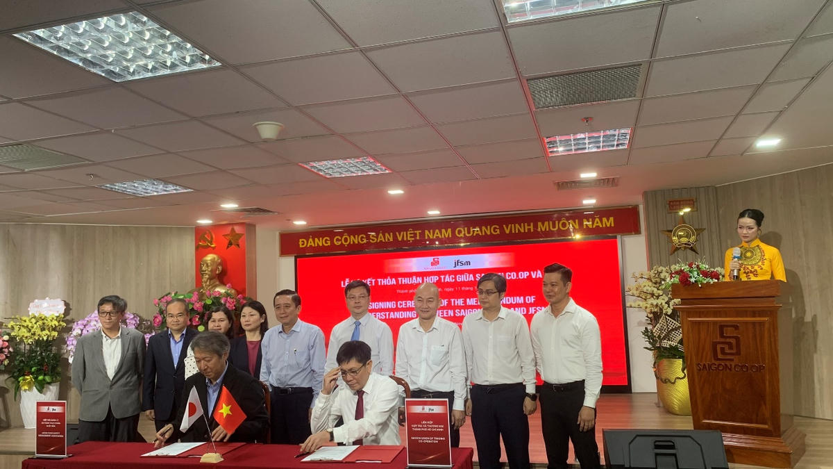 Đại diện JFSM và Saigon Co.op ký kết thỏa thuận hợp tác. Ảnh: A.T