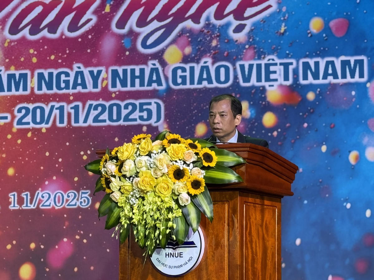 PGS.TS Nguyễn Văn Trào – Phó Hiệu trưởng Trường Đại học Sư phạm Hà Nội phát biểu tại hội diễn. Ảnh: Nguyễn Hoài