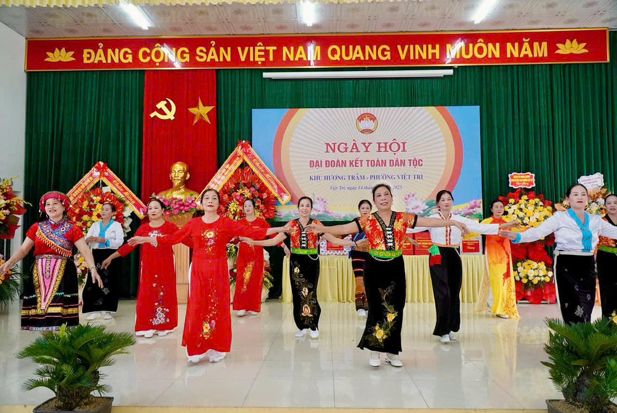 Đất Tổ khẳng định quyết tâm chính trị và hướng đi đúng đắn