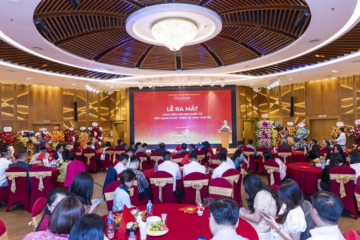 Toàn cảnh lễ ra mắt.