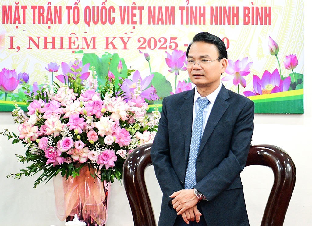 Ông Đặng Xuân Phong - Bí thư Tỉnh ủy biểu dương những thành tích của Ủy ban MTTQ tỉnh trong thời gian qua. Ảnh: Trường Giang.