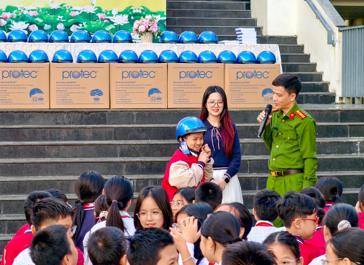 Các em học sinh được trải nghiệm thực tế.