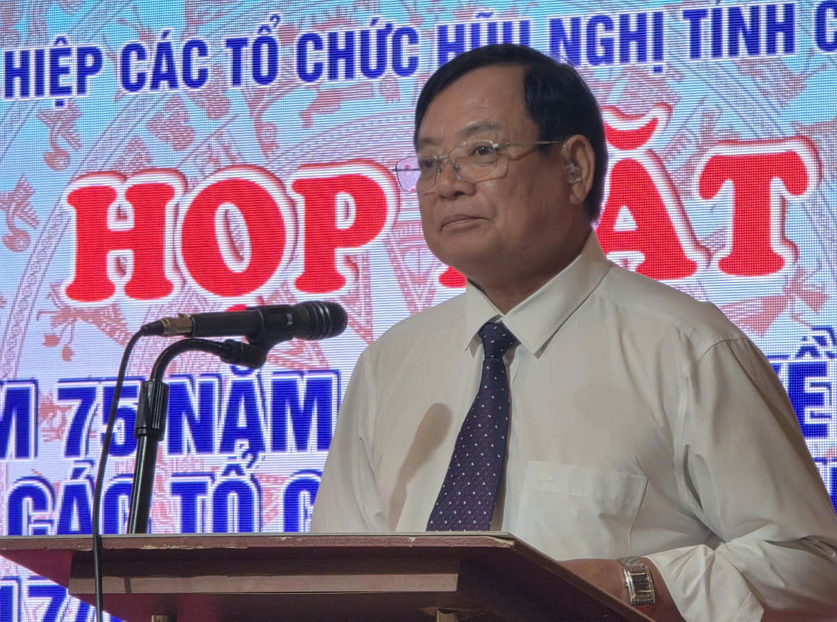  Chủ tịch Liên hiệp Các tổ chức hữu nghị tỉnh Cà Mau Nguyễn Văn Hòa đọc diễn văn ôn lại truyền thống 75 năm công tác đối ngoại nhân dân. Ảnh: Nguyên Du