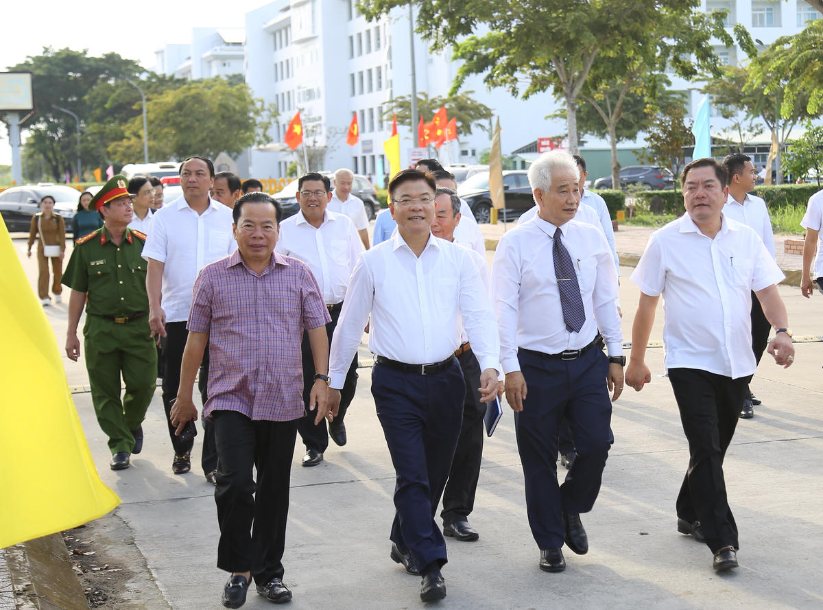 Phó Thủ tướng Chính phủ Lê Thành Long Thăm trường Đại học Kiên Giang. (ảnh: Thanh Tiến)