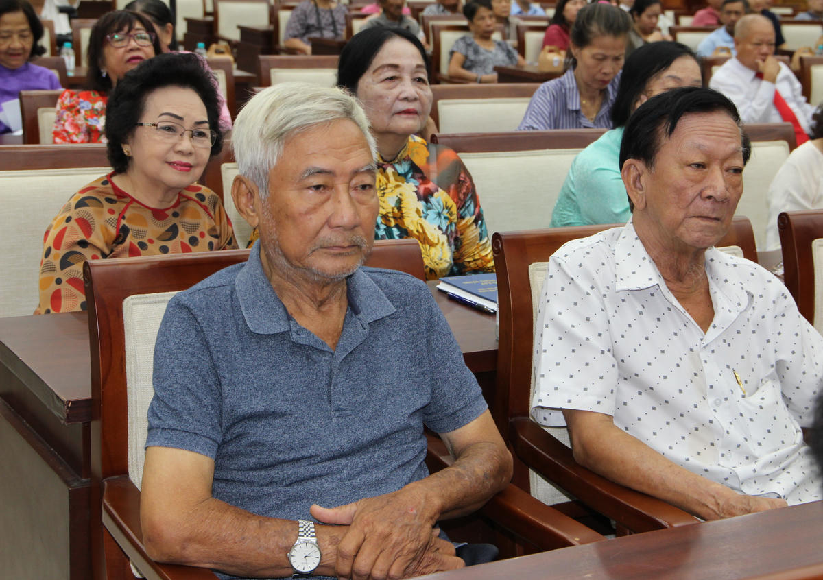 Các đại biểu dự buổi lễ. Ảnh: Q.Đ.