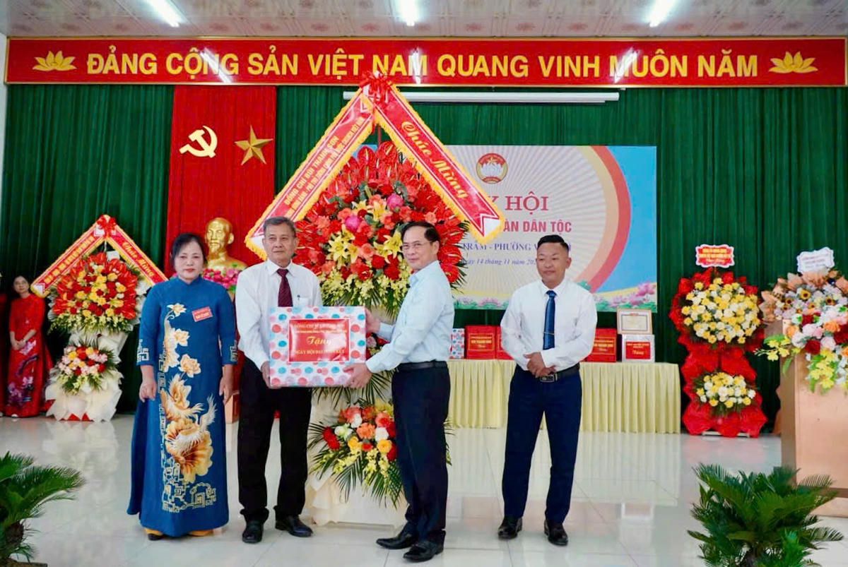 Đất Tổ khẳng định quyết tâm chính trị và hướng đi đúng đắn