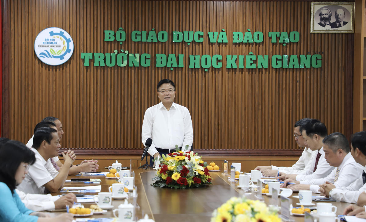 Phó Thủ tướng Chính phủ Lê Thành Long phát biểu tại buổi làm việc. (ảnh N.H)