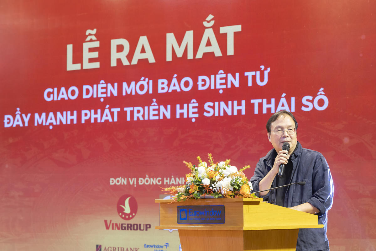 Ông Nguyễn Tiến Thanh, Chủ tịch HĐTV, Tổng Giám đốc Nhà xuất bản Giáo dục phát biểu tại lễ ra mắt giao diện mới báo Điện tử và đẩy mạnh phát triển Hệ sinh thái số Báo Đại đoàn kết.