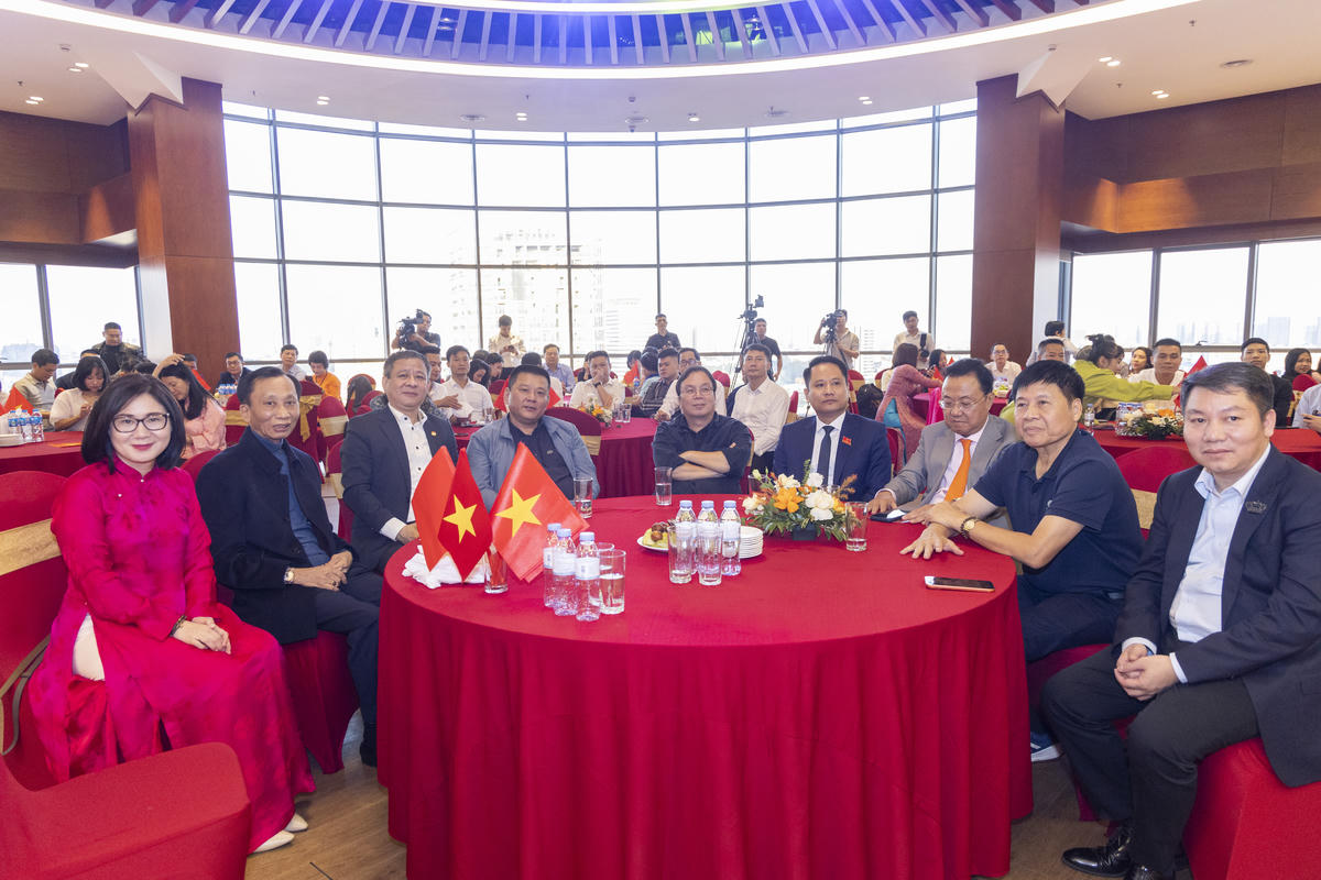 Các đại biểu tham dự buổi lễ.