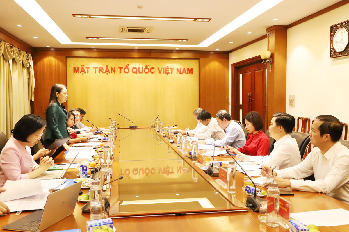 Phó Chủ tịch - Tổng Thư ký Nguyễn Thị Thu Hà phát biểu tại cuộc làm việc.