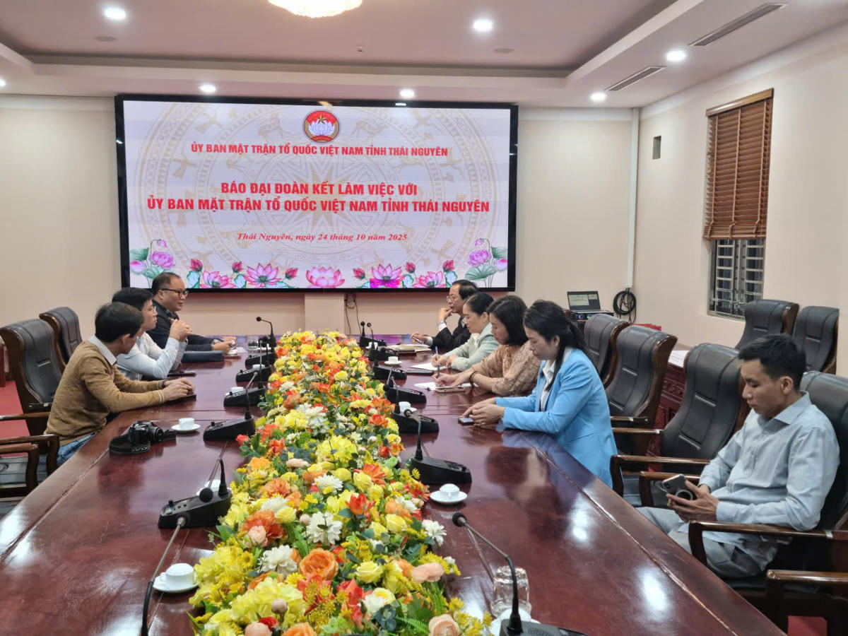 Buổi làm việc giữa Báo Đại đoàn kết và UB MTTQ tỉnh Thái Nguyên. Ảnh: Toán Nguyễn.