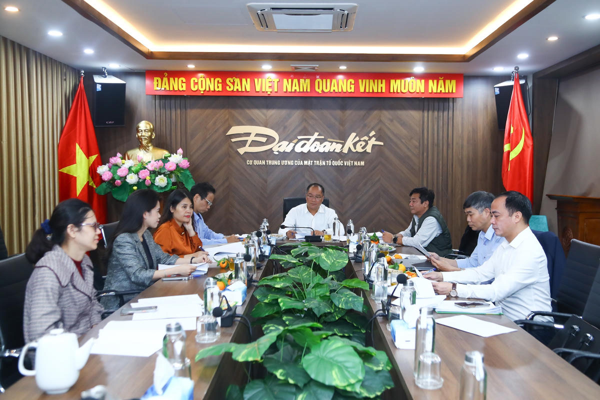 Hội đồng thẩm định Giải thưởng “Vinh danh Người truyền lửa”. Ảnh: Lê Khánh.