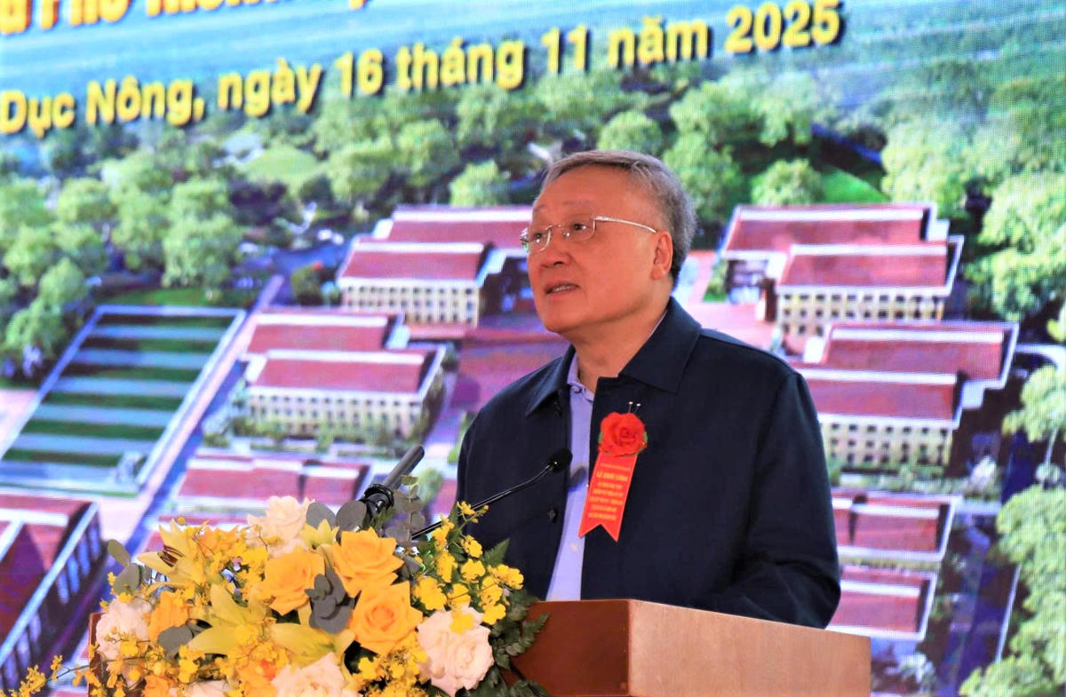 Phó Thủ tướng Thường trực Chính phủ Nguyễn Hòa Bình phát biểu tại lễ khởi công. Ảnh: Tấn Thành.