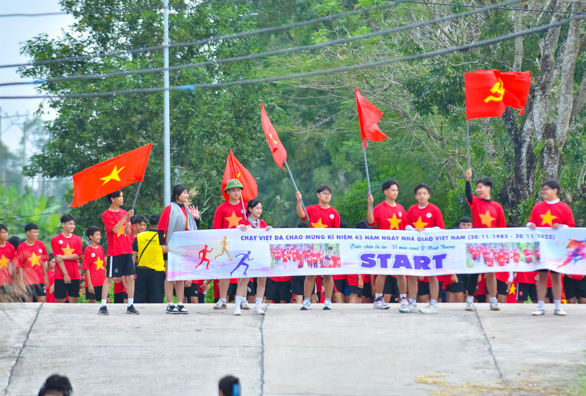 Vận động viên vào điểm xuất phát. Ảnh Nguyễn Minh.